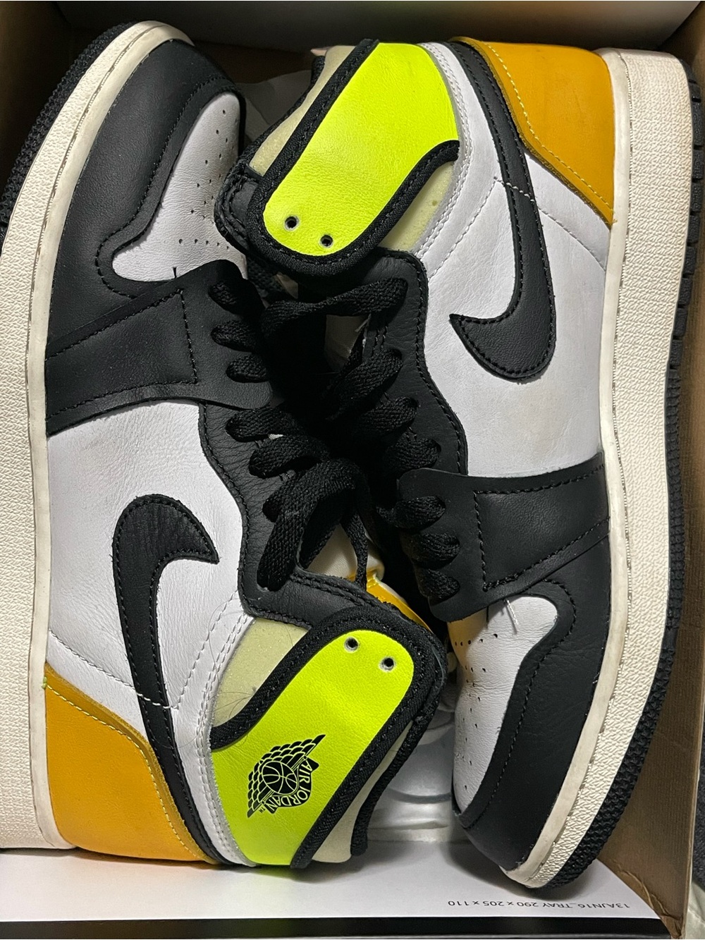 Nike Retro 1  (7Y = 8.5 women)